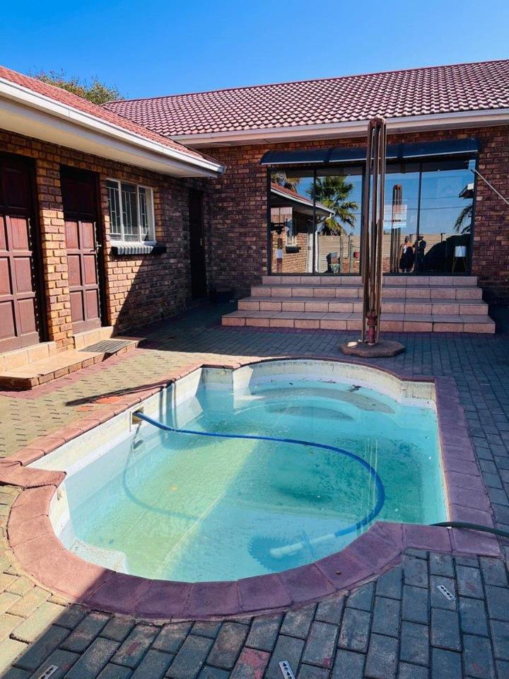 3 Bedroom Property for Sale in Helikonpark Gauteng