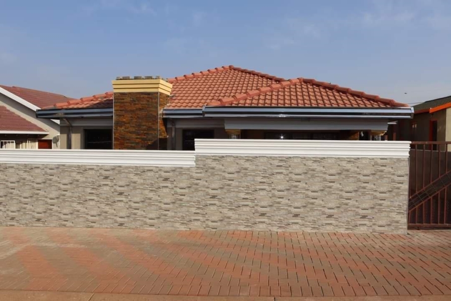 3 Bedroom Property for Sale in Mohlakeng Gauteng