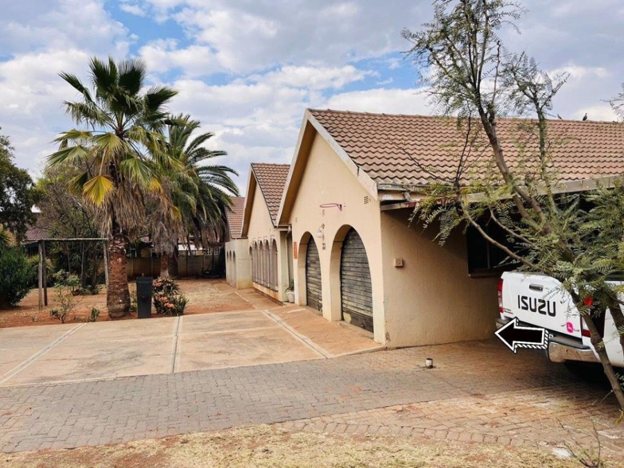 4 Bedroom Property for Sale in Helikonpark Gauteng