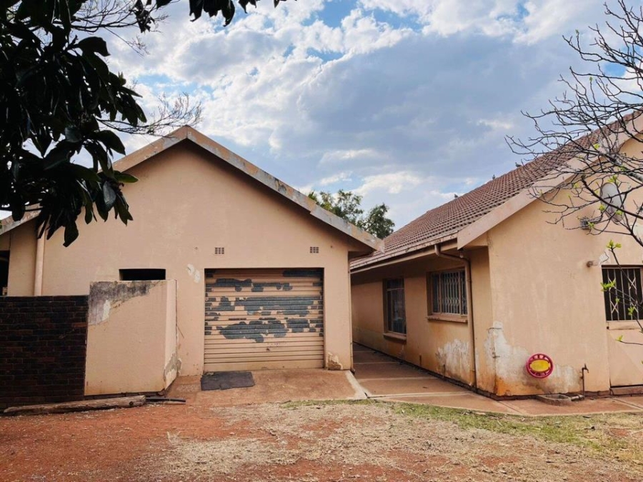 4 Bedroom Property for Sale in Helikonpark Gauteng