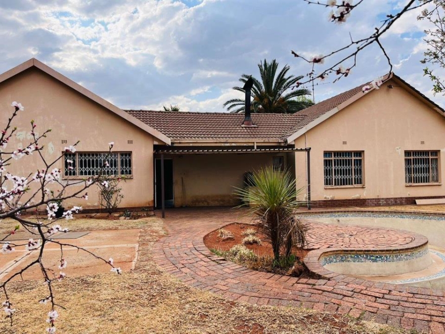 4 Bedroom Property for Sale in Helikonpark Gauteng