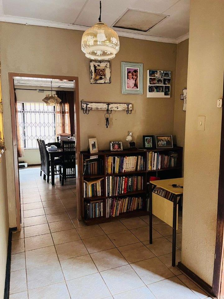 4 Bedroom Property for Sale in Helikonpark Gauteng