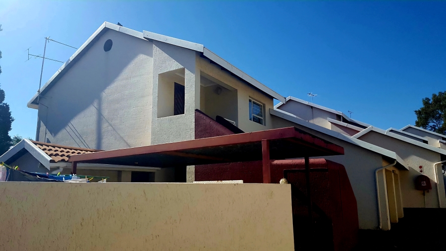 2 Bedroom Property for Sale in Constantia Kloof Gauteng