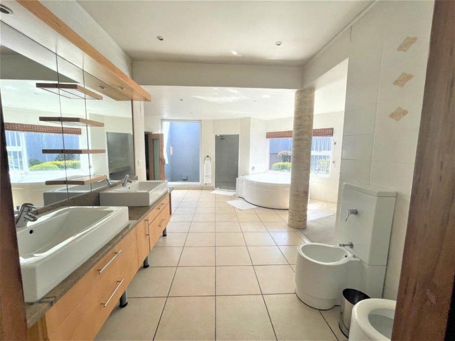 To Let 4 Bedroom Property for Rent in Sandown Gauteng