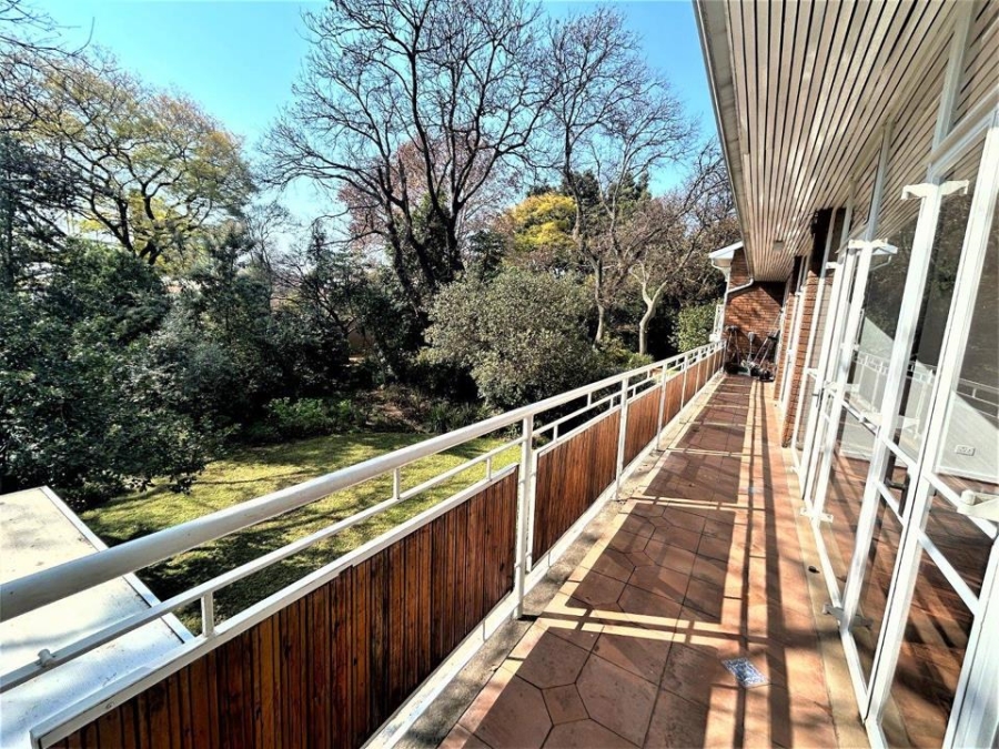 To Let 2 Bedroom Property for Rent in Sandhurst Gauteng