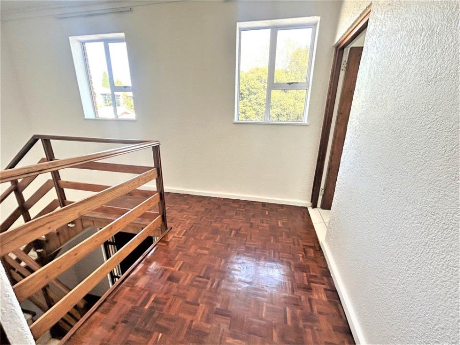 To Let 2 Bedroom Property for Rent in Sandhurst Gauteng