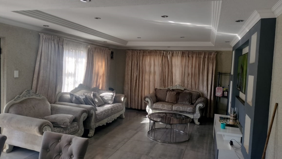 5 Bedroom Property for Sale in Mamelodi East Gauteng