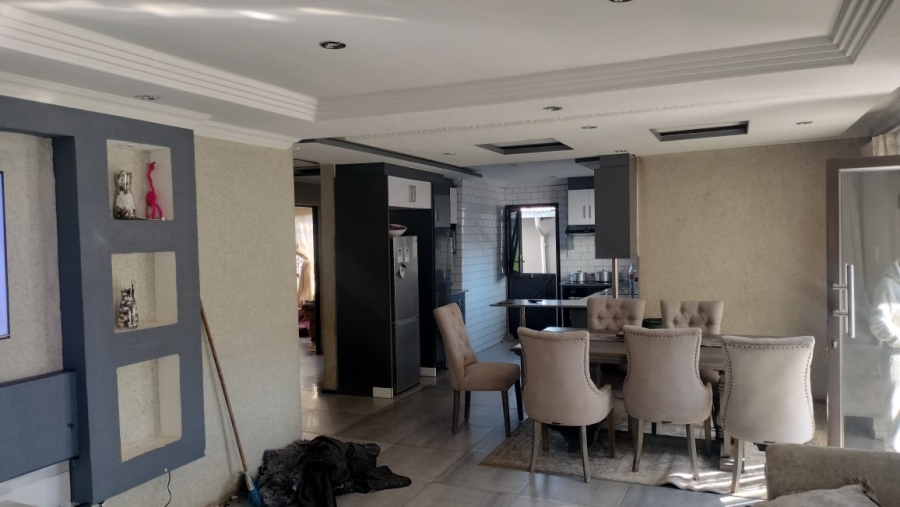 5 Bedroom Property for Sale in Mamelodi East Gauteng