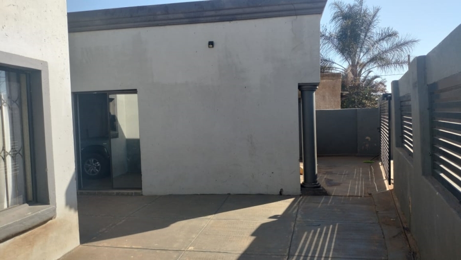 5 Bedroom Property for Sale in Mamelodi East Gauteng