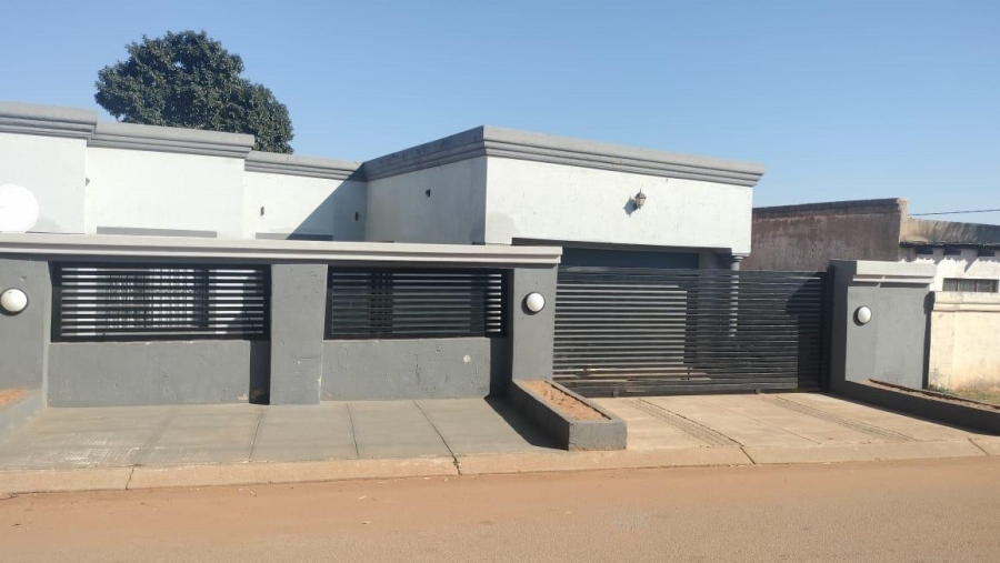 5 Bedroom Property for Sale in Mamelodi East Gauteng