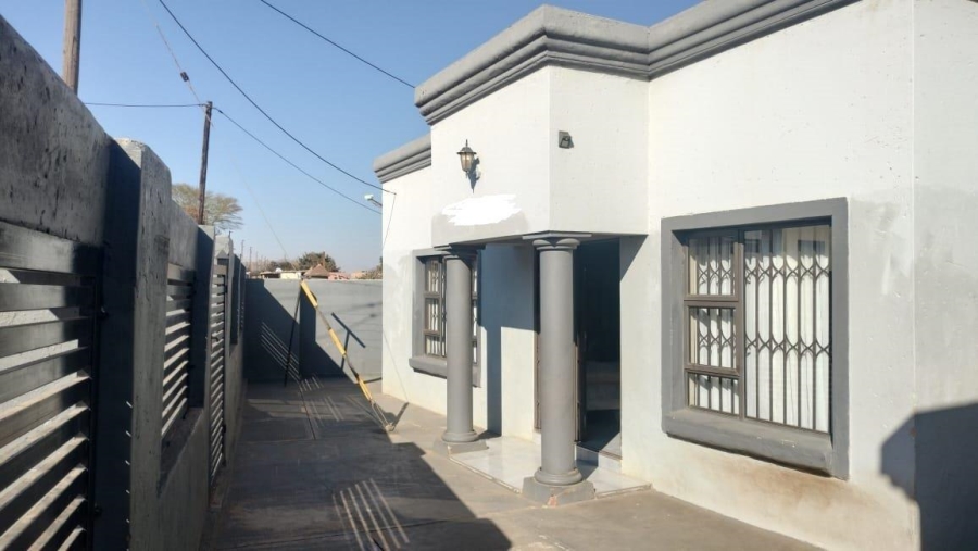 5 Bedroom Property for Sale in Mamelodi East Gauteng