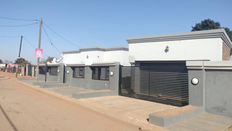 5 Bedroom Property for Sale in Mamelodi East Gauteng