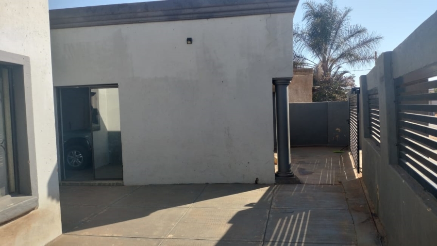 5 Bedroom Property for Sale in Mamelodi East Gauteng