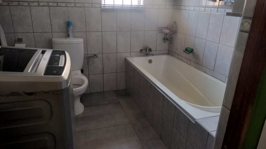 5 Bedroom Property for Sale in Mamelodi East Gauteng