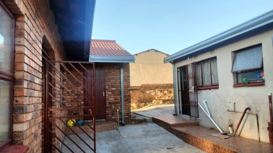 4 Bedroom Property for Sale in Soshanguve AA Gauteng