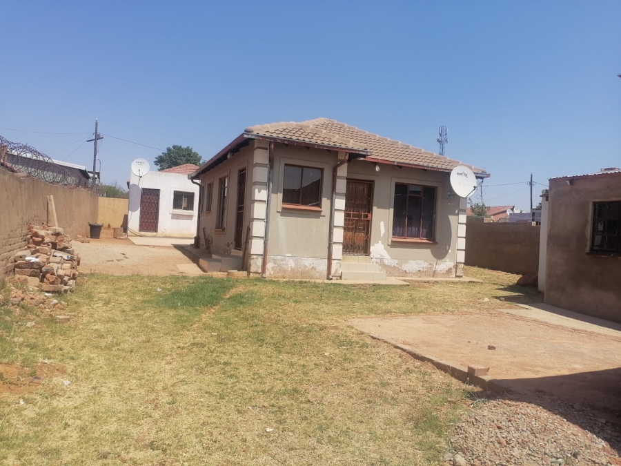 9 Bedroom Property for Sale in Lotus Gardens Gauteng