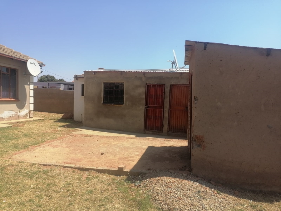 9 Bedroom Property for Sale in Lotus Gardens Gauteng