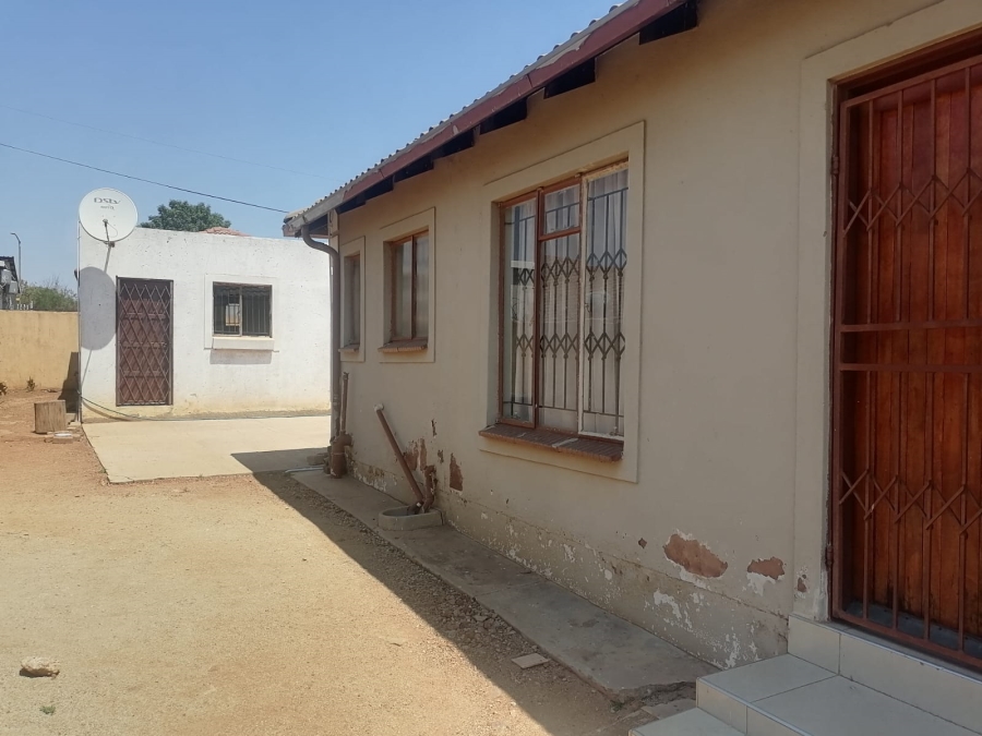 9 Bedroom Property for Sale in Lotus Gardens Gauteng