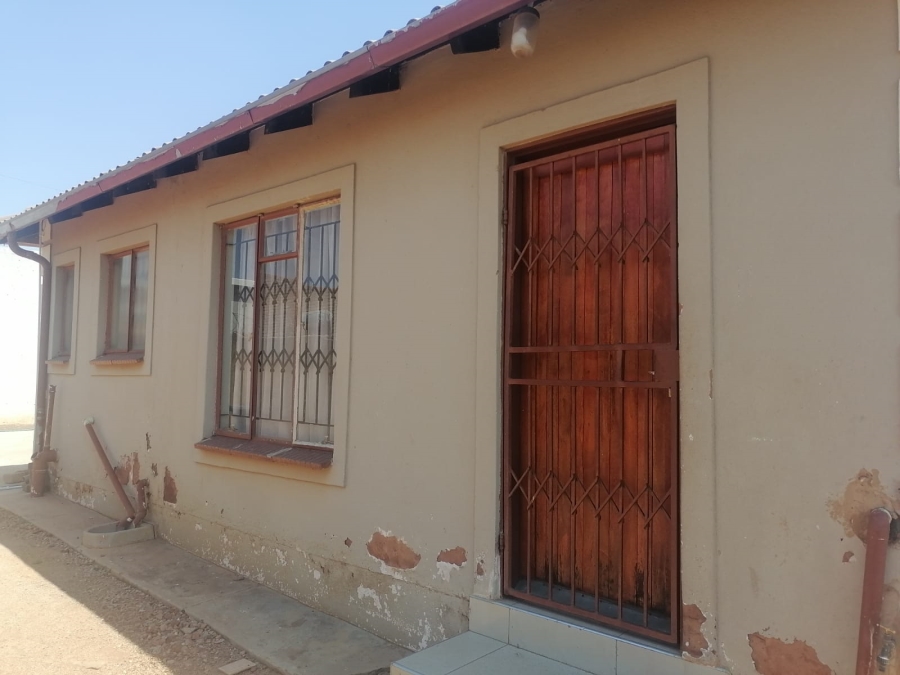 9 Bedroom Property for Sale in Lotus Gardens Gauteng