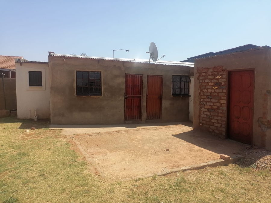 9 Bedroom Property for Sale in Lotus Gardens Gauteng