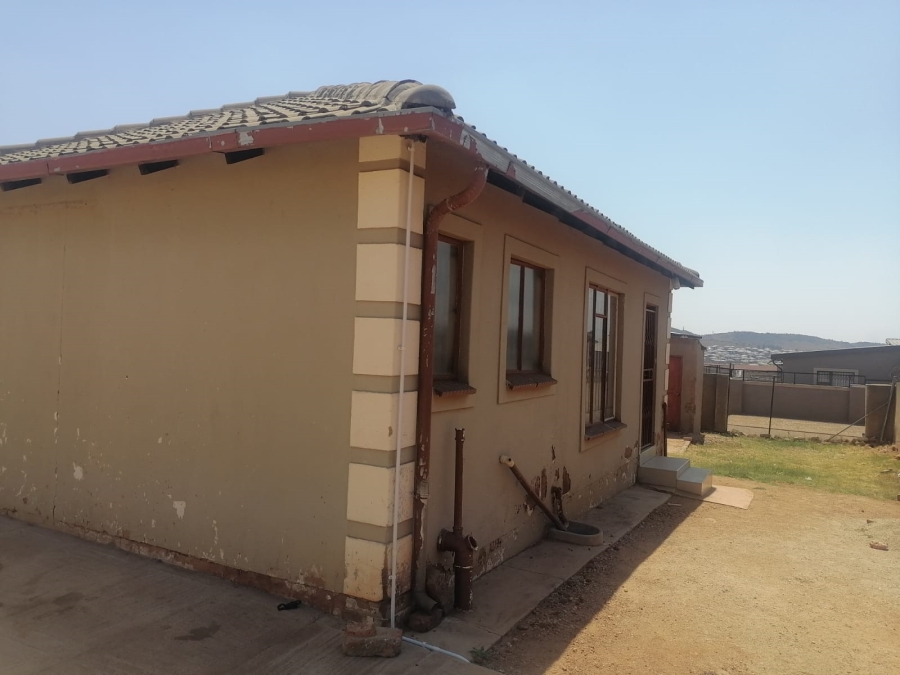 9 Bedroom Property for Sale in Lotus Gardens Gauteng