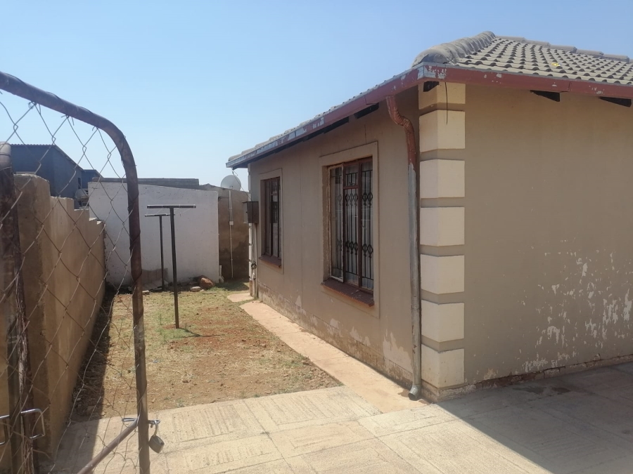 9 Bedroom Property for Sale in Lotus Gardens Gauteng