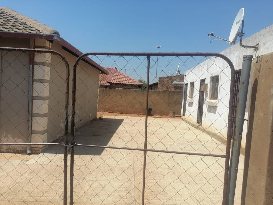 9 Bedroom Property for Sale in Lotus Gardens Gauteng