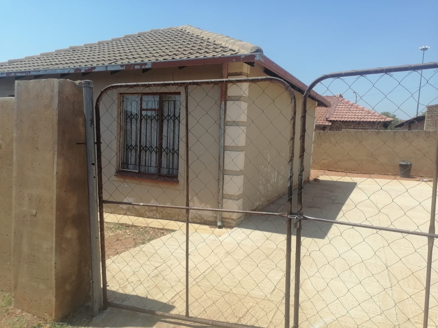 9 Bedroom Property for Sale in Lotus Gardens Gauteng