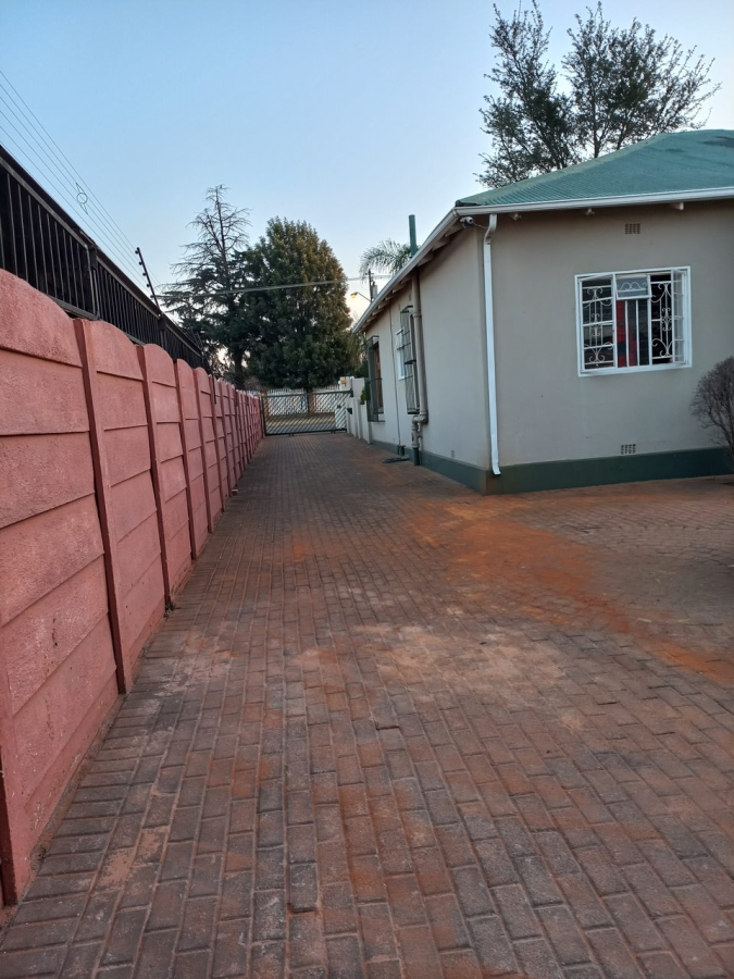 To Let 1 Bedroom Property for Rent in Delville Gauteng