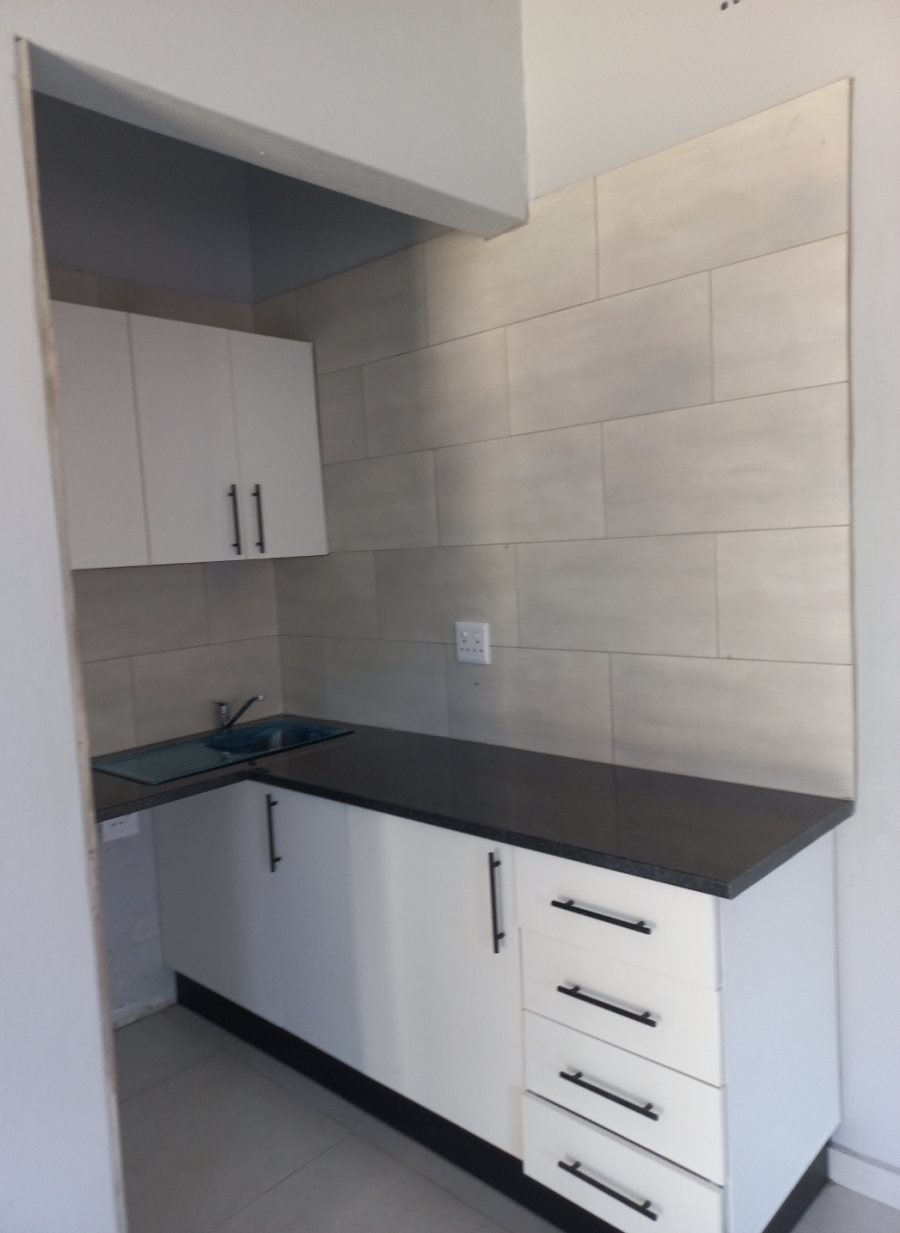 To Let 1 Bedroom Property for Rent in Delville Gauteng