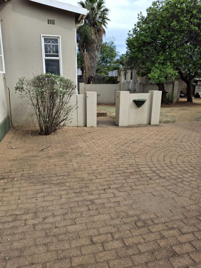 To Let 1 Bedroom Property for Rent in Delville Gauteng