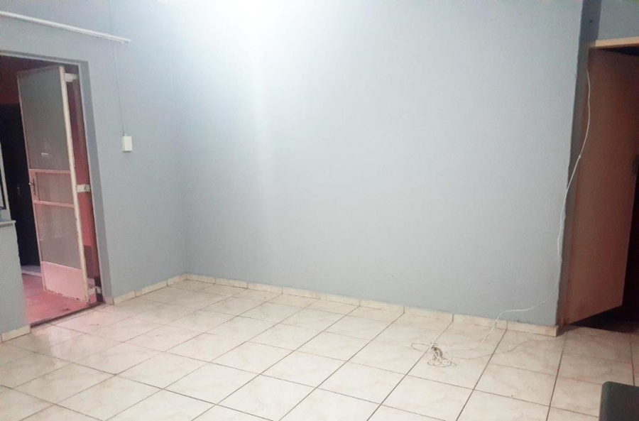 To Let 1 Bedroom Property for Rent in Birch Acres Gauteng