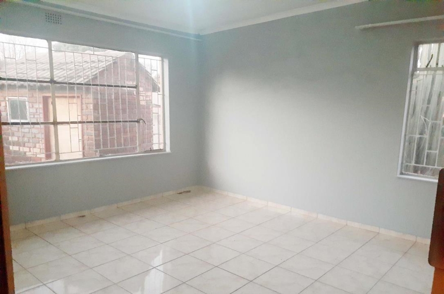 To Let 1 Bedroom Property for Rent in Birch Acres Gauteng