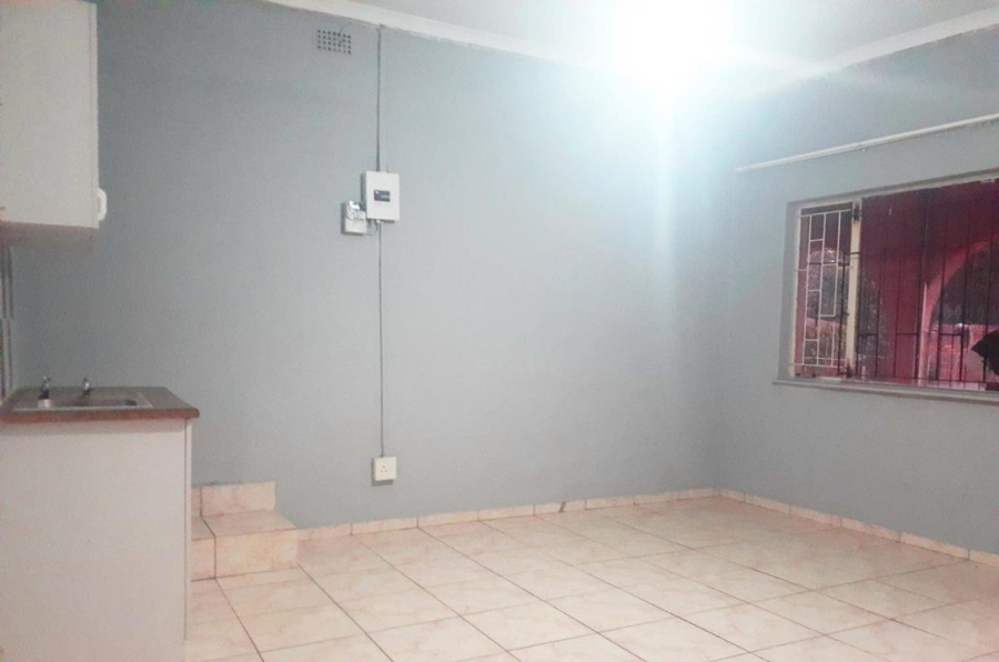 To Let 1 Bedroom Property for Rent in Birch Acres Gauteng