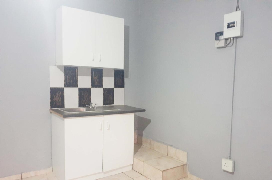 To Let 1 Bedroom Property for Rent in Birch Acres Gauteng