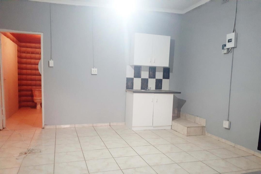 To Let 1 Bedroom Property for Rent in Birch Acres Gauteng