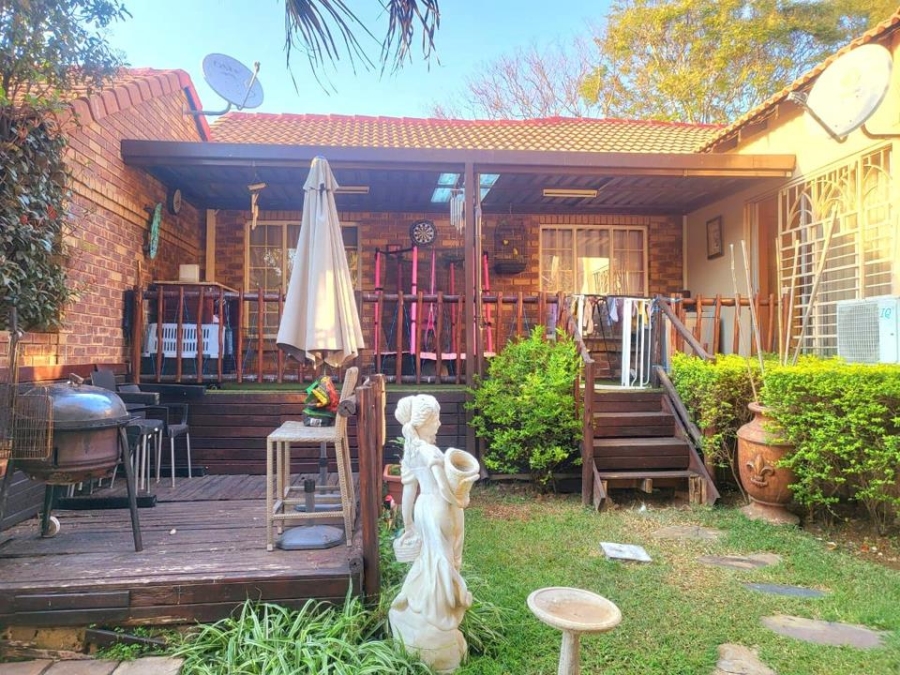 To Let 3 Bedroom Property for Rent in Equestria Gauteng