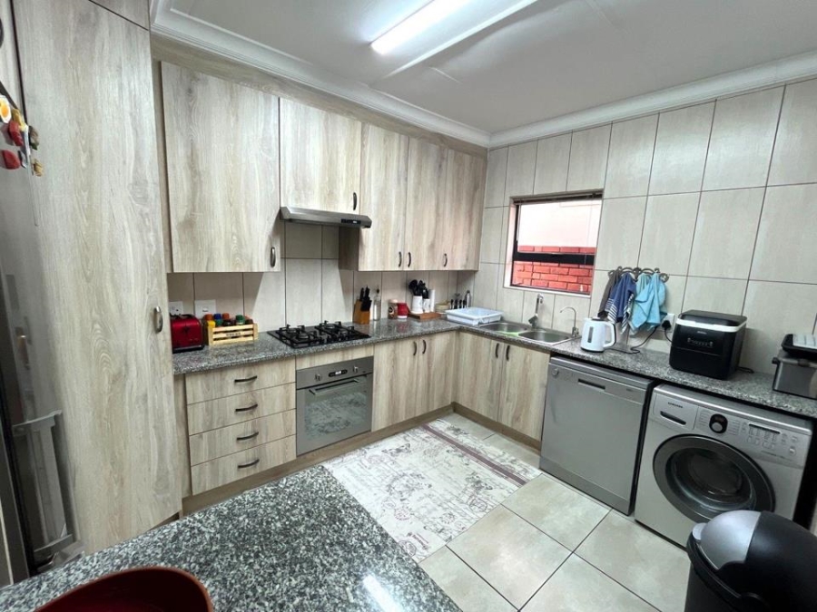 3 Bedroom Property for Sale in Bronberg Gauteng