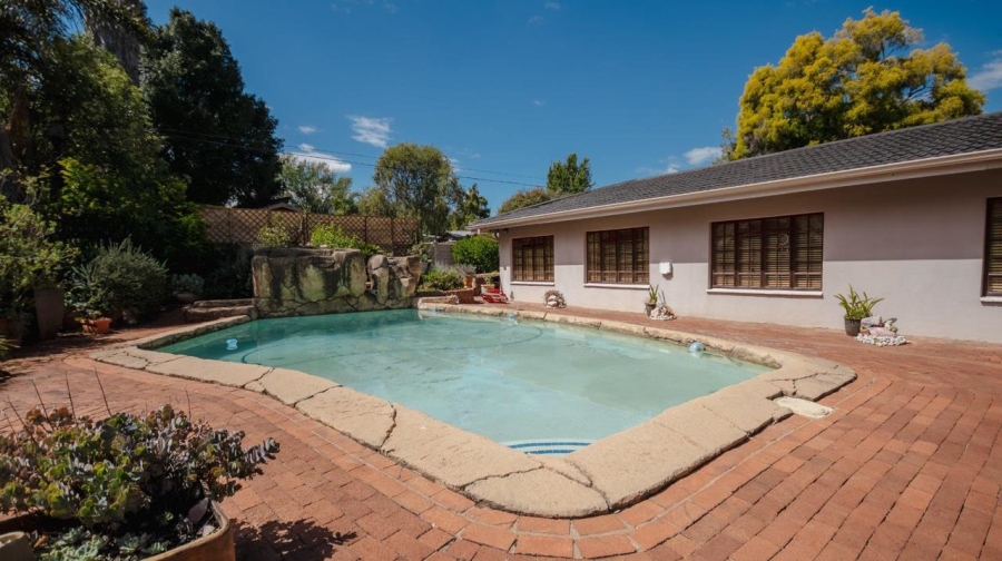 6 Bedroom Property for Sale in Clubview Gauteng