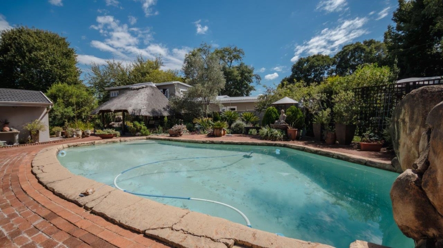 6 Bedroom Property for Sale in Clubview Gauteng