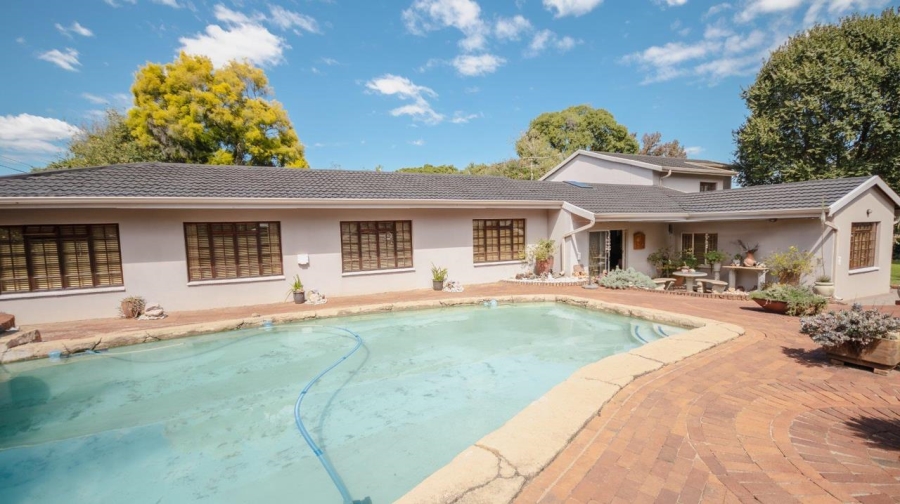 6 Bedroom Property for Sale in Clubview Gauteng