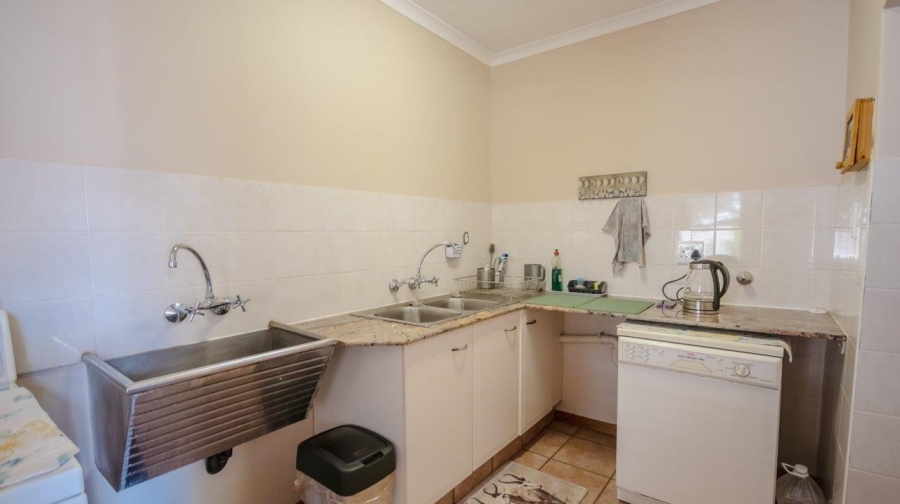 6 Bedroom Property for Sale in Clubview Gauteng