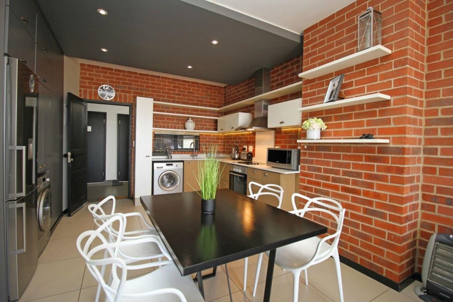 2 Bedroom Property for Sale in Rosebank Gauteng