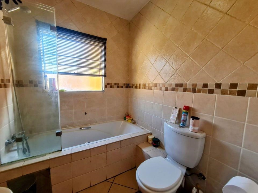 2 Bedroom Property for Sale in Honeypark Gauteng