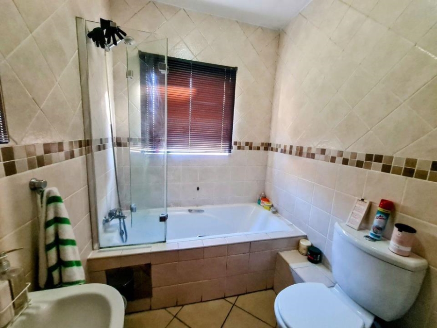 2 Bedroom Property for Sale in Honeypark Gauteng