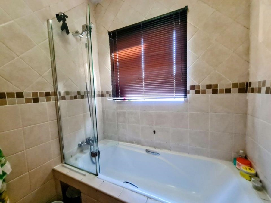 2 Bedroom Property for Sale in Honeypark Gauteng