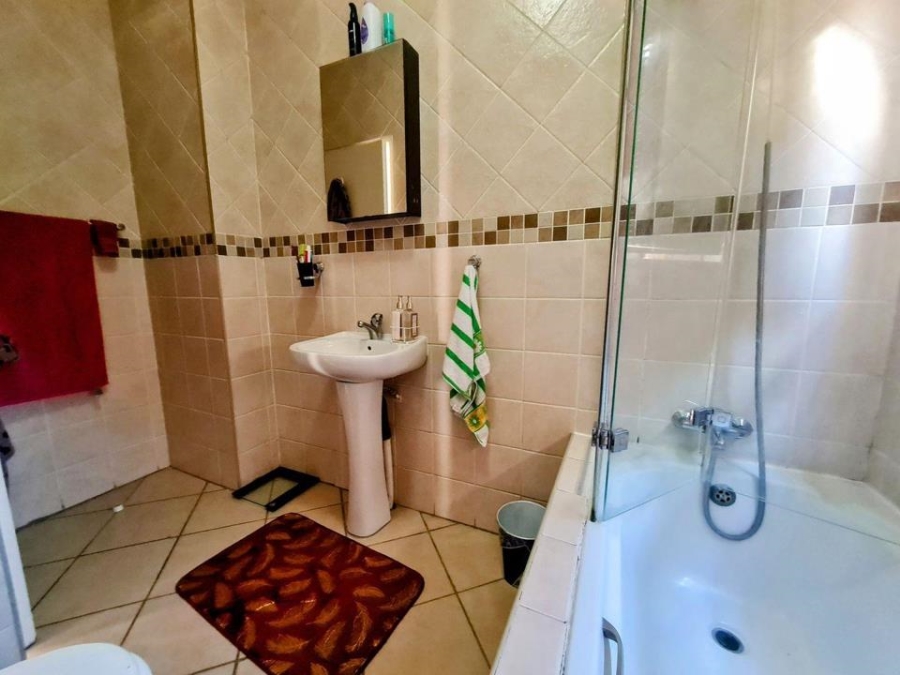 2 Bedroom Property for Sale in Honeypark Gauteng