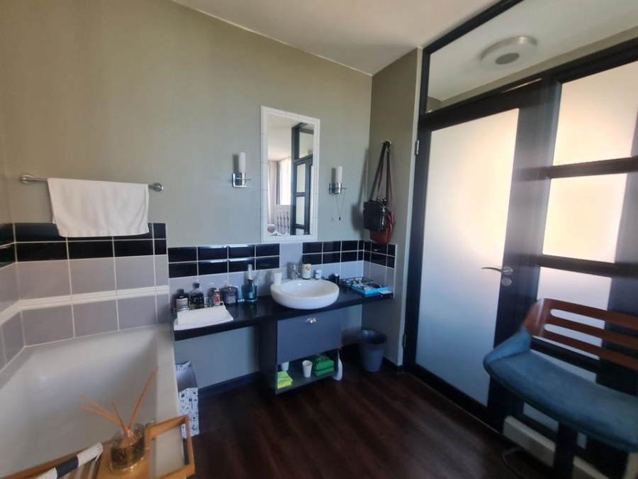 2 Bedroom Property for Sale in Rosebank Gauteng