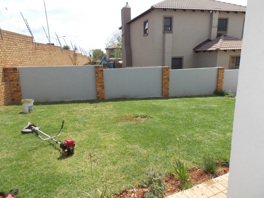 4 Bedroom Property for Sale in Thatchfield Close Gauteng