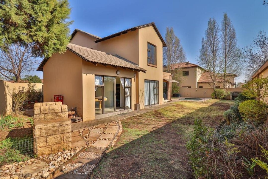 5 Bedroom Property for Sale in Raslouw Gardens Gauteng